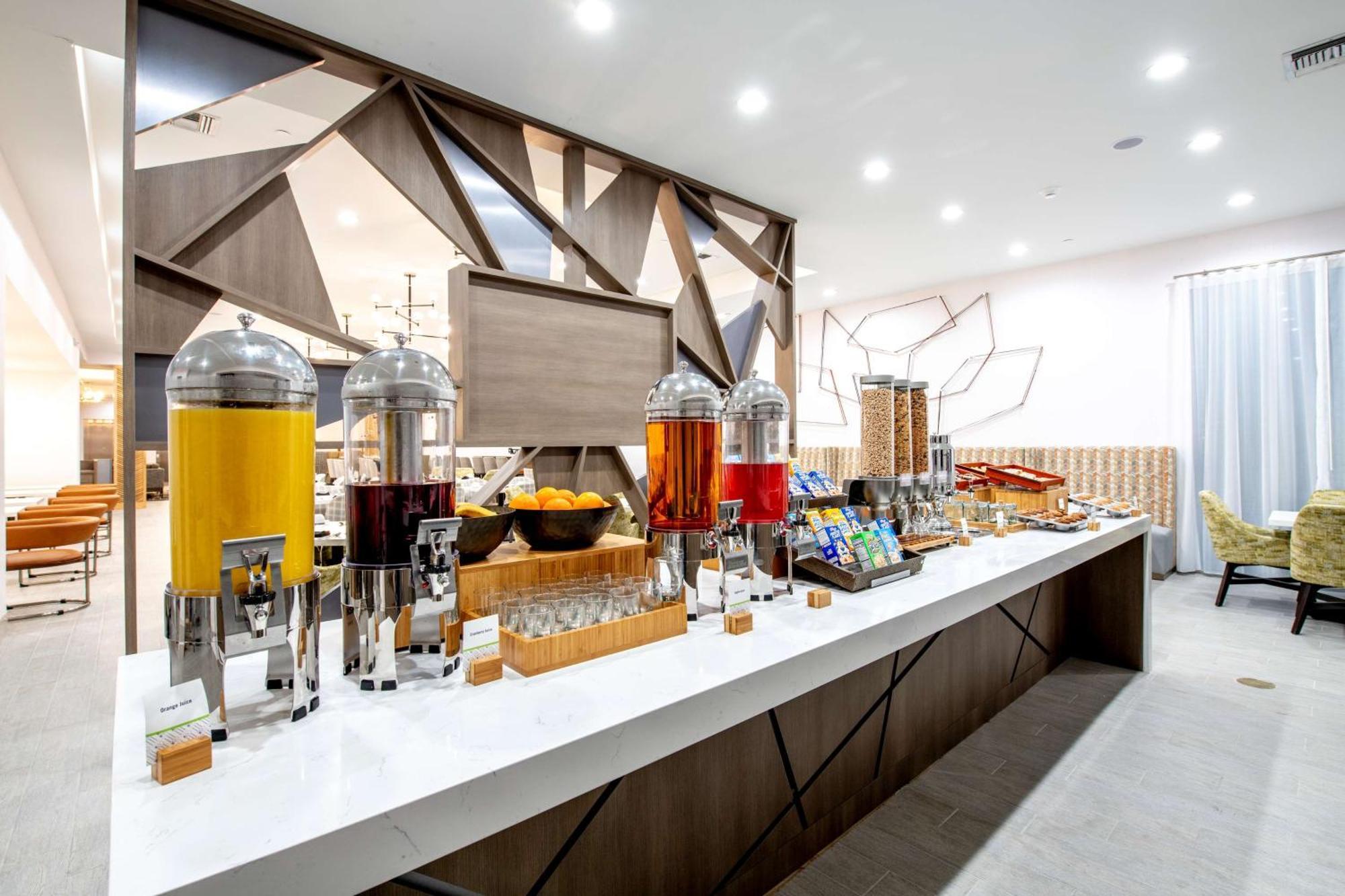 Doubletree Charles Hotel 4*