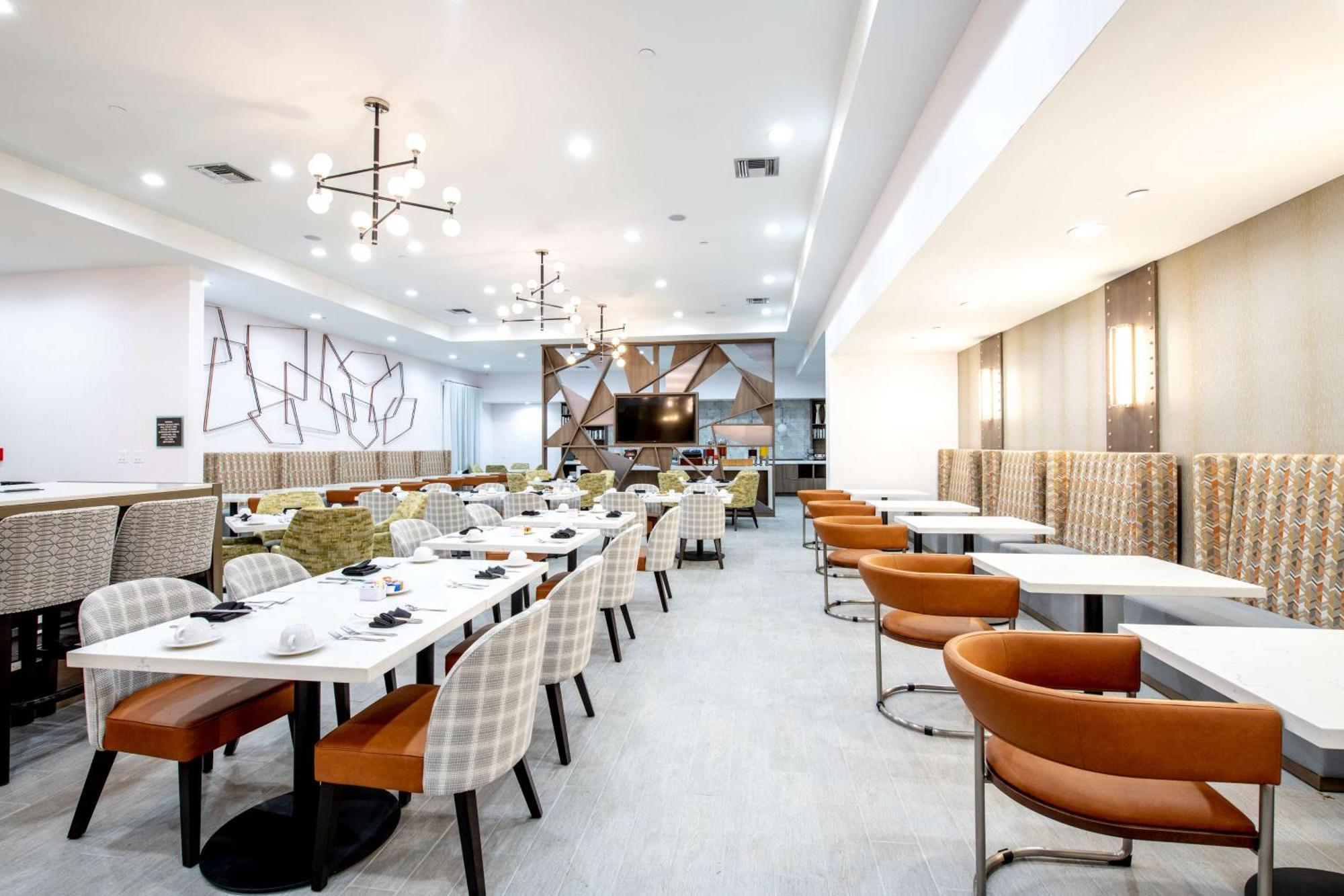 Doubletree Charles Hotel 4*